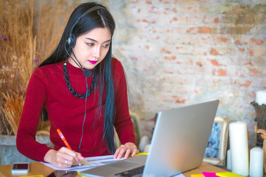 Beautiful Freelancer Female Talking In A Video Conference On Lin independent workers