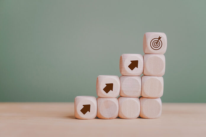 Arrow And Dart On Wood Cubes Stacking ,step Up To Dart Board For