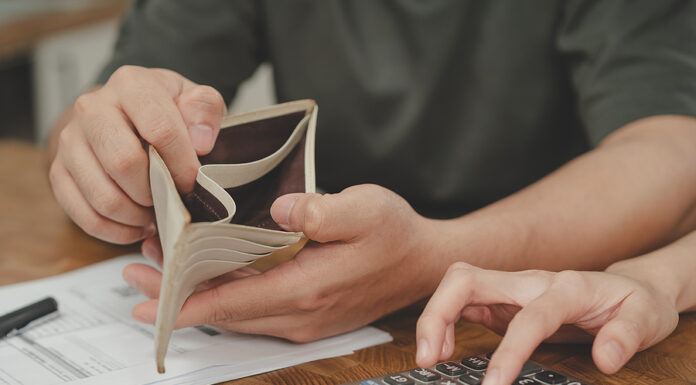 Most Working Americans Struggling with Finances This Year: Salary Finance